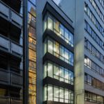 新本社ビル 外観横全景(夕景) 新本社ビル 外観横全景(夕景)