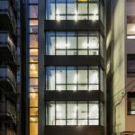 新本社ビル 外観正面全景 (夕景) 新本社ビル 外観正面全景 (夕景)